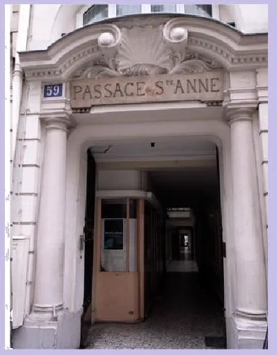 Passagem à Rua Saint&rsquo;Anne, sede da SPEE