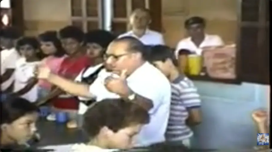 Café da manhã com as crianças no Lar Espírita Cristão